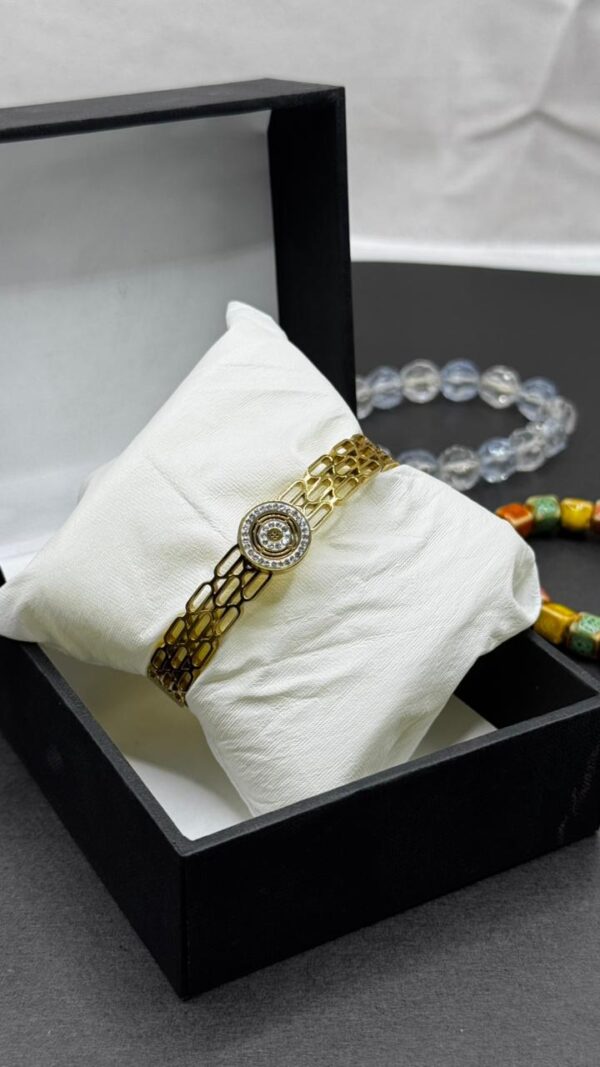 Classic Gold Tone Bracelet – Elegant Everyday Wear Gift Item